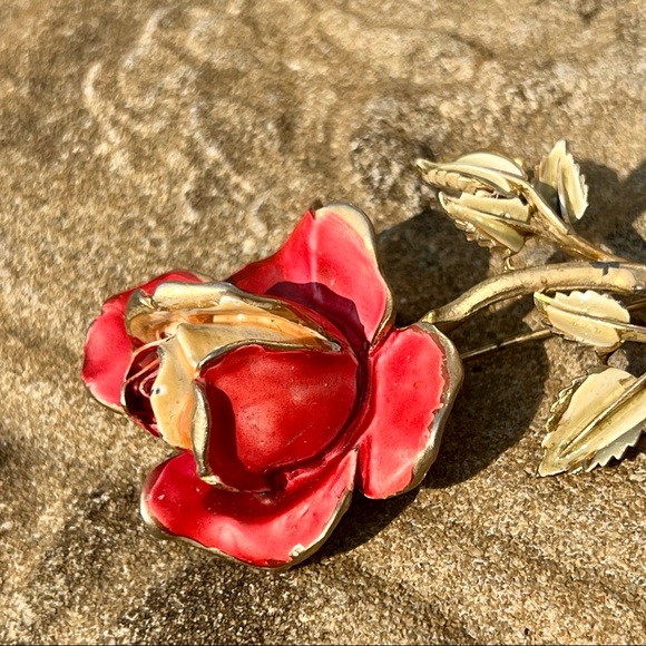 Vintage Red Rose Gold Pin brooch - Picture 7 of 13